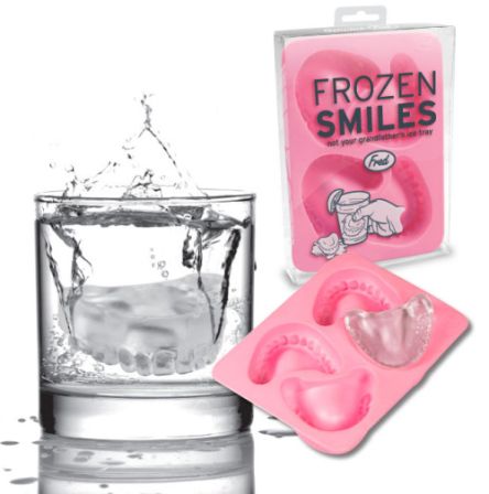 Ice cube form that makes cubes shaped like false teeth